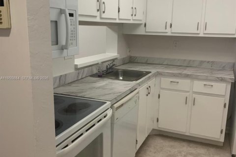 Condominio en alquiler en Miami, Florida, 1 dormitorio, 65.5 m2 № 2009893 - foto 3