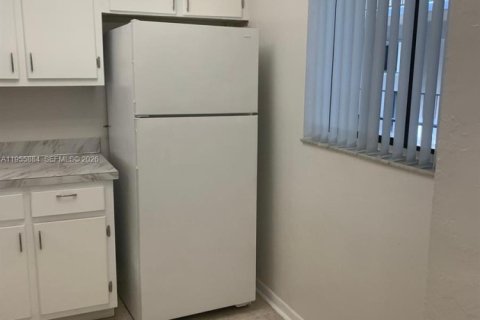 Condominio en alquiler en Miami, Florida, 1 dormitorio, 65.5 m2 № 2009893 - foto 4