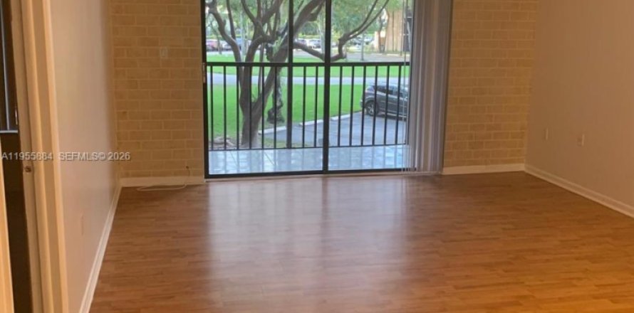 Condominio en Miami, Florida, 1 dormitorio  № 2009893