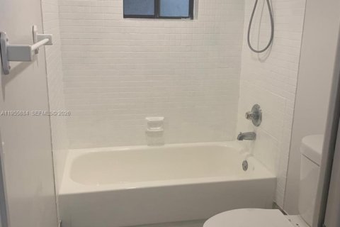 Condominio en alquiler en Miami, Florida, 1 dormitorio, 65.5 m2 № 2009893 - foto 11