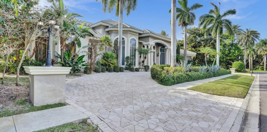 House in Boca Raton, Florida 3 bedrooms, 535.3 sq.m. № 1146926
