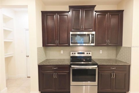 Townhouse in Tampa, Florida 3 bedrooms, 182.18 sq.m. № 2419064 - photo 10