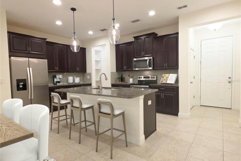Townhouse in Tampa, Florida 3 bedrooms, 182.18 sq.m. № 2419064 - photo 6