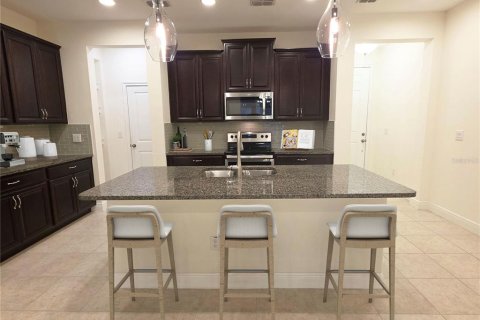 Townhouse in Tampa, Florida 3 bedrooms, 182.18 sq.m. № 2419064 - photo 8
