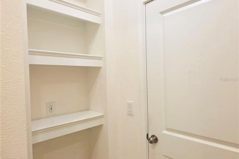 Townhouse in Tampa, Florida 3 bedrooms, 182.18 sq.m. № 2419064 - photo 11