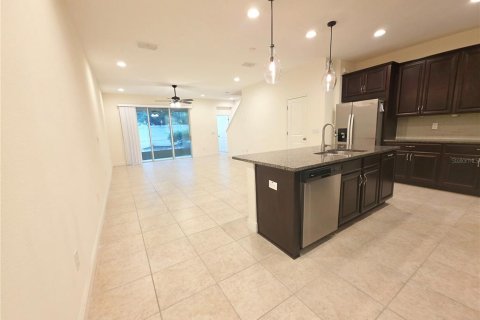 Townhouse in Tampa, Florida 3 bedrooms, 182.18 sq.m. № 2419064 - photo 5