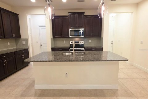 Townhouse in Tampa, Florida 3 bedrooms, 182.18 sq.m. № 2419064 - photo 9