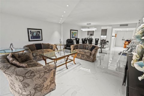 Condominio en alquiler en Surfside, Florida, 1 dormitorio, 111.48 m2 № 1982237 - foto 9