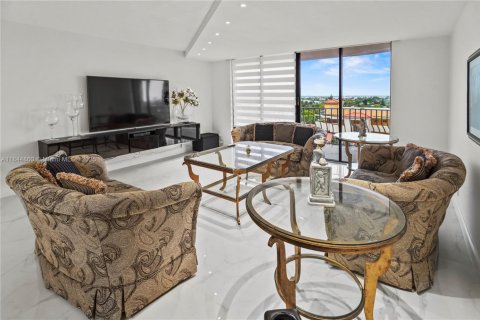 Condominio en alquiler en Surfside, Florida, 1 dormitorio, 111.48 m2 № 1982237 - foto 8