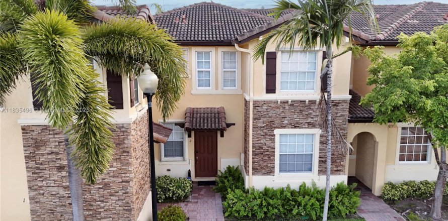 Townhouse in Cutler Bay, Florida 3 bedrooms, 135.54 sq.m. № 1818499
