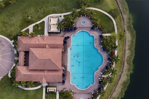 Townhouse in Cutler Bay, Florida 3 bedrooms, 135.54 sq.m. № 1818499 - photo 22