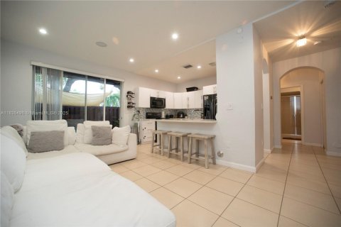 Townhouse in Cutler Bay, Florida 3 bedrooms, 135.54 sq.m. № 1818499 - photo 2