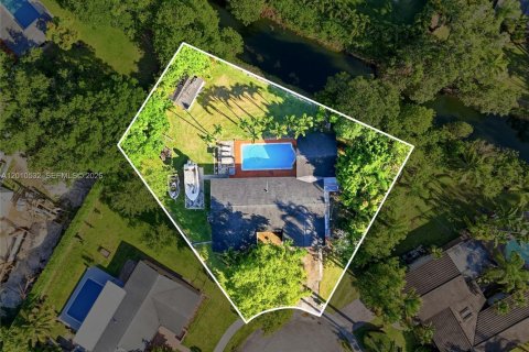 Villa ou maison à vendre à Miami, Floride: 4 chambres, 240.62 m2 № 2073706 - photo 3