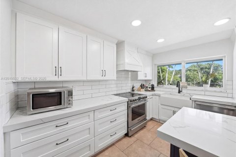 Villa ou maison à vendre à Miami, Floride: 4 chambres, 240.62 m2 № 2073706 - photo 7