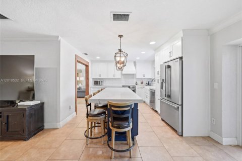 Villa ou maison à vendre à Miami, Floride: 4 chambres, 240.62 m2 № 2073706 - photo 11