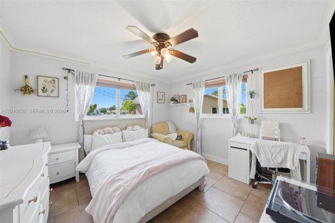 Villa ou maison à vendre à Miami, Floride: 4 chambres, 240.62 m2 № 2073706 - photo 25