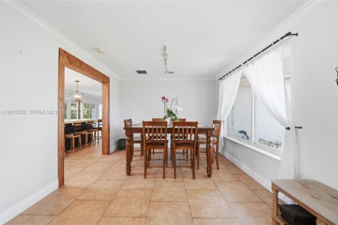Villa ou maison à vendre à Miami, Floride: 4 chambres, 240.62 m2 № 2073706 - photo 16