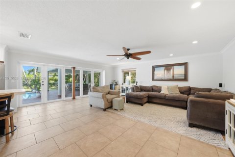 Villa ou maison à vendre à Miami, Floride: 4 chambres, 240.62 m2 № 2073706 - photo 15