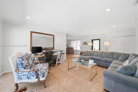 Villa ou maison à vendre à Miami, Floride: 4 chambres, 240.62 m2 № 2073706 - photo 19