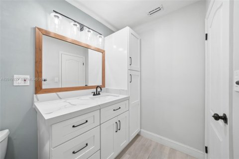 Villa ou maison à vendre à Miami, Floride: 4 chambres, 240.62 m2 № 2073706 - photo 27