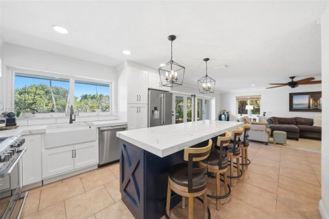 Villa ou maison à vendre à Miami, Floride: 4 chambres, 240.62 m2 № 2073706 - photo 10