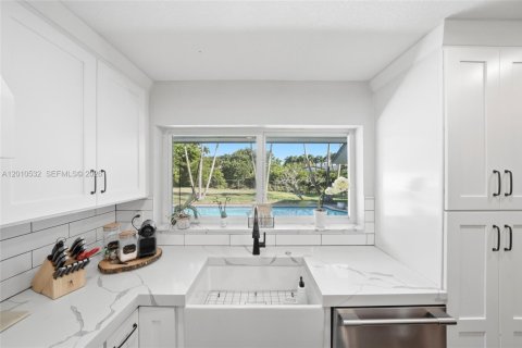 Villa ou maison à vendre à Miami, Floride: 4 chambres, 240.62 m2 № 2073706 - photo 9