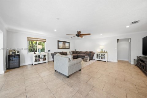 Villa ou maison à vendre à Miami, Floride: 4 chambres, 240.62 m2 № 2073706 - photo 14