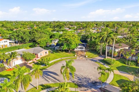 Villa ou maison à vendre à Miami, Floride: 4 chambres, 240.62 m2 № 2073706 - photo 6