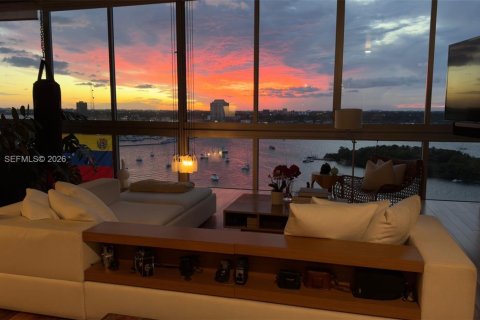 Condominio en alquiler en North Bay Village, Florida, 2 dormitorios № 2055204 - foto 23