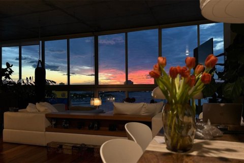 Condominio en alquiler en North Bay Village, Florida, 2 dormitorios № 2055204 - foto 24