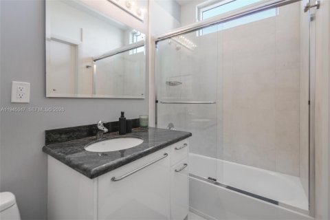 Condominio en alquiler en North Bay Village, Florida, 2 dormitorios № 2055204 - foto 18