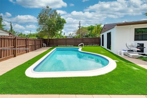 Villa ou maison à vendre à Hollywood, Floride: 3 chambres № 2032666 - photo 13