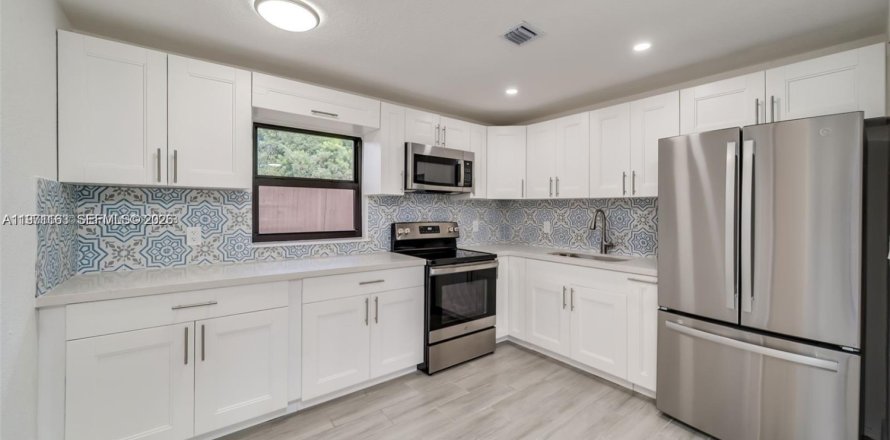 Villa ou maison à Hollywood, Floride 3 chambres № 2032666