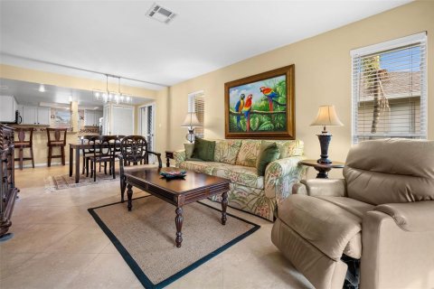 Condo in Cape Coral, Florida, 2 bedrooms  № 1618290 - photo 18