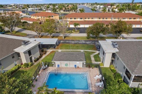 Condo in Cape Coral, Florida, 2 bedrooms  № 1618290 - photo 27