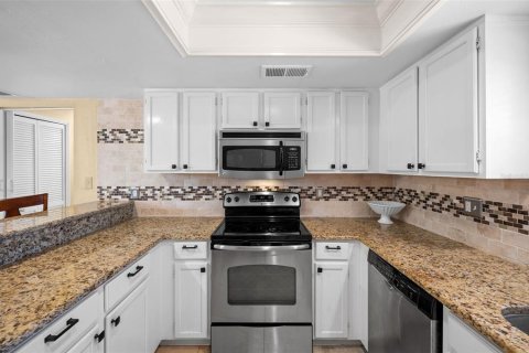 Condo in Cape Coral, Florida, 2 bedrooms  № 1618290 - photo 9
