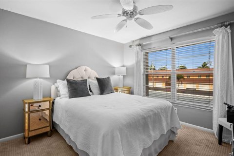 Condo in Cape Coral, Florida, 2 bedrooms  № 1618290 - photo 23