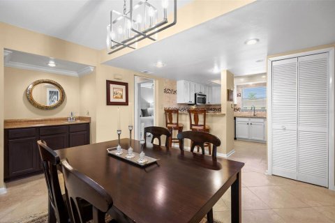 Condo in Cape Coral, Florida, 2 bedrooms  № 1618290 - photo 16