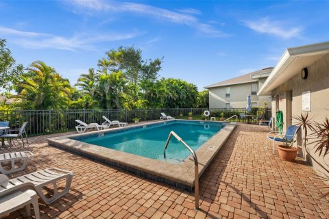 Condo in Cape Coral, Florida, 2 bedrooms  № 1618290 - photo 3