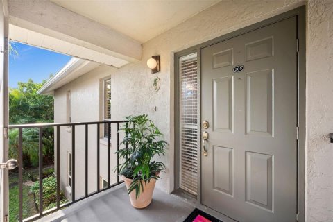 Condo in Cape Coral, Florida, 2 bedrooms  № 1618290 - photo 5