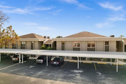 Condo in Cape Coral, Florida, 2 bedrooms  № 1618290 - photo 2