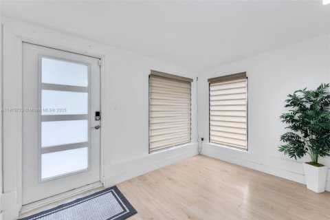 Villa ou maison à vendre à Miami, Floride: 2 chambres, 255.76 m2 № 1975559 - photo 2