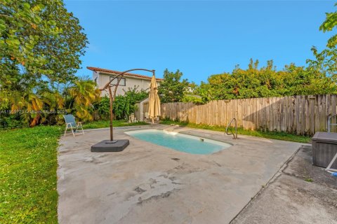 Villa ou maison à vendre à Miami, Floride: 2 chambres, 255.76 m2 № 1975559 - photo 9