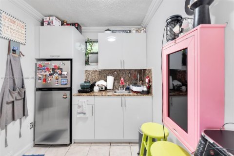 Villa ou maison à vendre à Miami, Floride: 2 chambres, 255.76 m2 № 1975559 - photo 10