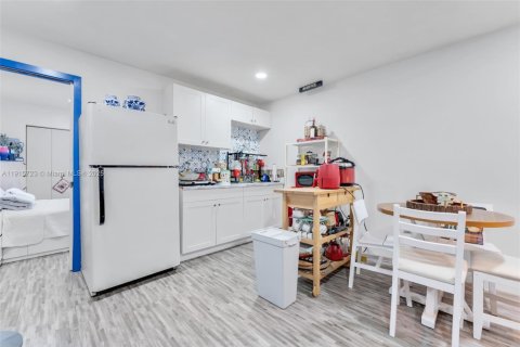 Villa ou maison à vendre à Miami, Floride: 2 chambres, 255.76 m2 № 1975559 - photo 17