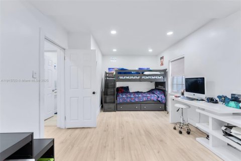 Villa ou maison à vendre à Miami, Floride: 2 chambres, 255.76 m2 № 1975559 - photo 5
