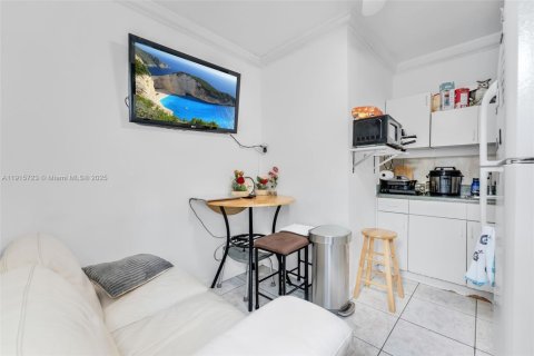 Villa ou maison à vendre à Miami, Floride: 2 chambres, 255.76 m2 № 1975559 - photo 16