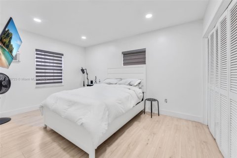 Villa ou maison à vendre à Miami, Floride: 2 chambres, 255.76 m2 № 1975559 - photo 3