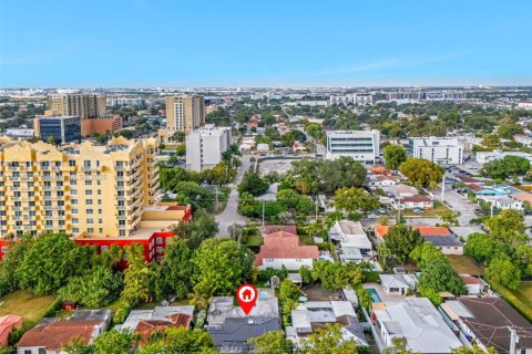 Villa ou maison à vendre à Miami, Floride: 2 chambres, 255.76 m2 № 1975559 - photo 21