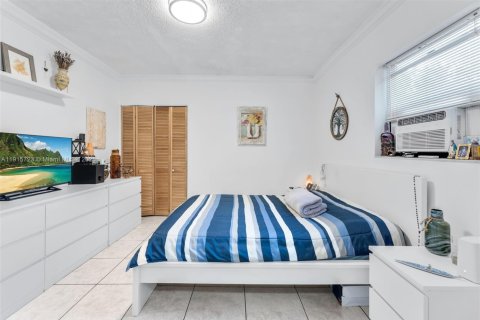 Villa ou maison à vendre à Miami, Floride: 2 chambres, 255.76 m2 № 1975559 - photo 14